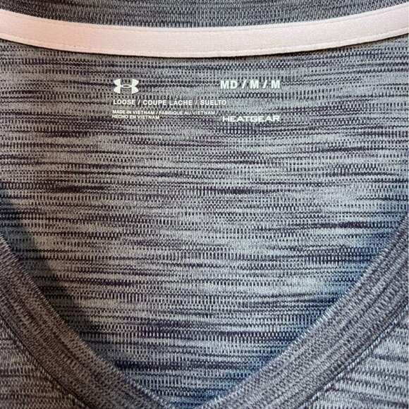 Under Armour Women V-Neck T-Shirt Medium Gray  Short Sleeve Activewear Heat Gear - Picture 2 of 11